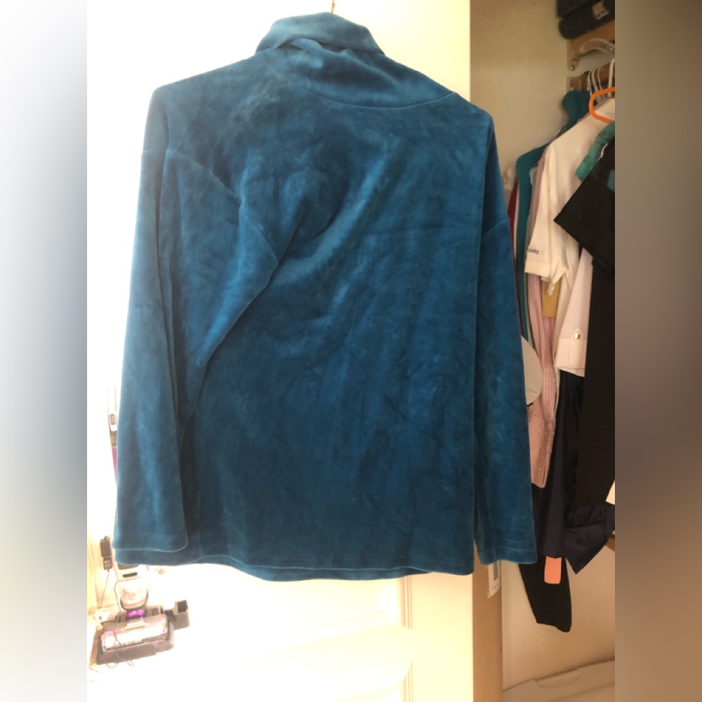 Carreau Woman’s Blue Long Sleeve Turtleneck.  Size M